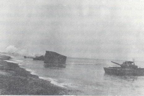 DD tanks approaching the shore.